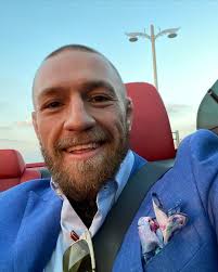 Pre-fight flex Conor McGregor