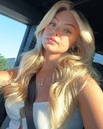 Abigail White's Instagram, Twitter & Facebook