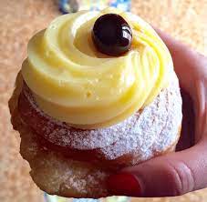 Da nord a sud, le zeppole sono i dolci tradizionali della festa del papà, da preparare e consumare in occasione del giorno di san giuseppe. Zeppole Di San Giuseppe Al Forno E Fritte