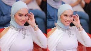 Siapa tak kenal dengan fashion designer terkenal malaysia, rizman ruzaini? Rizman Ruzaini Terkejut Rekaan Dipakai Natasha Hudson