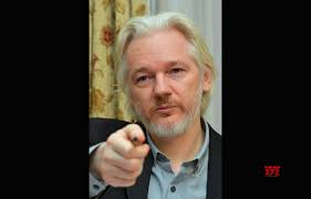 Julian assange outside the ecuadorian embassy in london in 2017. Uk Court Sets Assange Us Extradition Hearing For 2020 Social News Xyz
