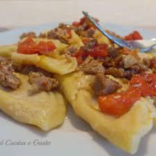 Lasciar cuocere aggiungendo qualche cucchiaio di acqua di cottura della pasta. Ravioli Di Pasta Fresca Con Zucca E Gorgonzola Mind Cucina E Gusto