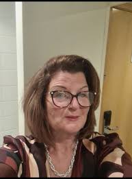 I'm looking for an old friend. Her name is Sharon Hulme. If anyone knows  her could you please message me. Thanks!