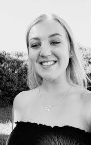 Aimee Lewis's Instagram, Twitter & Facebook