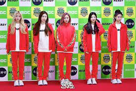 Same goes with yoohyeon and sunmi.sunmi is yoohyeon's sunbae and 5 years older than her, so i don't know whether to count them as buddies. Itzy Jjang Itzy In Isac 2020 Itzy ìžˆì§€ Yeji ì˜ˆì§€ Lia Facebook