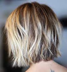 Taglio medio scalato con boccoli, tra i tagli di capelli long bob per l'autunno inverno. Top 50 Tagli Di Capelli A Bob Di Media Lunghezza Nel 2022 Capellidistile It