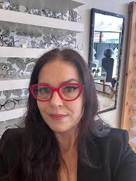 Red is a universally wearable color and a POWER color 😘💃🏻💃🏻.