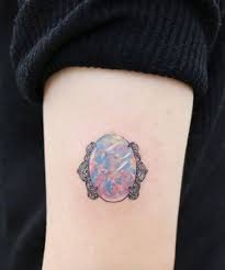 21 Gemstone Tattoos So Pretty You Won T Need Jewelry Anymore In 2020 Crystal Tattoo Jewel Tattoo Gem Tattoo