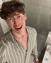 Ryan Temple's Instagram, Twitter & Facebook