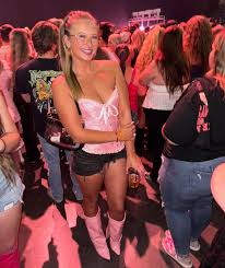 Riley nipper (@itsmamariles) • Threads, Say more