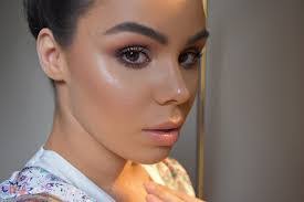 Gina Faria's Instagram, Twitter & Facebook