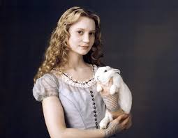 Lasă anii și viața să treacă ușor, să nu ai nicio o barieră în realizarea viselor și să. La Multi Ani Mia Wasikowska