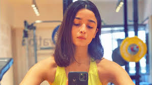 Alia Bhatt Shows Off The Quarantine Haircut Ranbir Kapoor Gave Her In A Yellow Top Leggings Vogue India Here we have different hairstyles of the adorable alia bhatt, the queen of hairstyles.