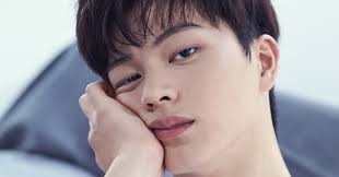 𝒚𝒐𝒖𝒓 𝒔𝒐𝒏𝒈.: 訪談｜2017年6月號《ELLE》雜誌- 陸星材