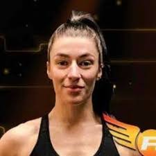 Lauren Reay's Instagram, Twitter & Facebook