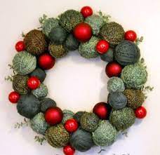 30 Beautifully Inventive Diy Christmas Decorations Yarn Ball Wreath Christmas Yarn Holiday Yarn