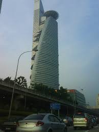 At the headquarters of telekom malaysia in kuala lumpur, there is a building that is within the 50 highest in the world, 304 meters high, 55 floors interspersed by a series of hanging gardens that are developed with an upward spiral a way reminiscent of a plant that is growing, eager to reach the light, with strong roots with which to throw the anchor, but with the beauty and. Menara Tm Mapio Net
