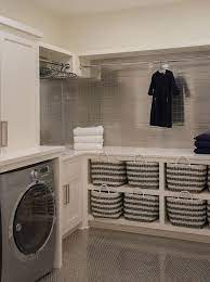 Installing a small, temporary wall can help to delineate space without requiring permits and major planning. Moderne Waschkuche Mit Elfenbein Shaker Schranken Gepaart Mit Weissem Elfenbein Gepaart Moder Laundry Room Remodel Basement Laundry Room Laundry Room Layouts