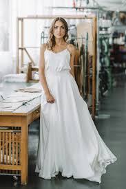 Hochzeitskleid kurz und lang tragbar. Sina Fischer Brautkleider 2019 Hochzeitsblog The Little Wedding Corner