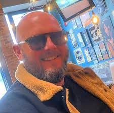 What is the best spot to go for drinks in downtown Kelowna?