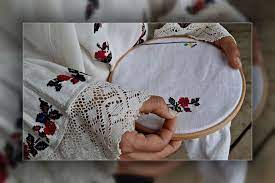 Ziua universală a iei se sărbătorește în data de 24 iunie odată cu sărbătoarea sânzienelor, zi în care culorile broderiilor iei cusute pe fundal alb împreună cu coloritul ziua universala a iei 2020. Ziua UniversalÄƒ A Iei RomaneÈ™ti SÄƒrbÄƒtoritÄƒ Diferit Anul Acesta De Membrele Grupului È™ezÄƒtoare La Miercurea Ciuc C