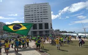 A direita é diferente mesmo. Tgxdabdrtsxssm