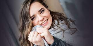 Yağmur zamanı dizisindeki naz rolüyle ünlenmiştir. Who Is Ece Hakim Dating Ece Hakim Partner Spouse