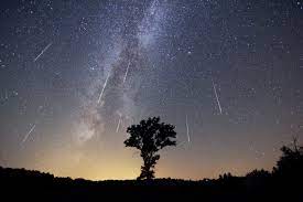 The perseids peak the night of wednesday, august 11, through the predawn hours of thursday, august 12, when earth makes its way through the densest cloud of debris from the comet. 2021 Perseid Meteor Shower How And When To See The Perseids The Old Farmer S Almanac