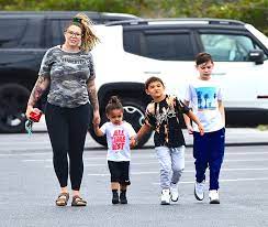 Kailyn Lowry Shares 1st Photos Of New Son See Baby Number Four Hollywood Life