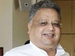 Mr rakesh jhunjhunwala is called a big bull, he is a known as intelligent investor of india, or some people warren buffett of india, mr rakesh jhunjhunwala started his career as a trader in 1985 How Legendary Billionaire Rakesh Jhunjhunwala Started Out Business News