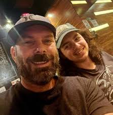 What business is going to be in the black and red building under  construction next to the Chase in Franklin?