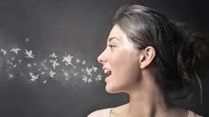 Tak lupa ia membayar makanan yang ia beli di kasir. 5 Cara Agar Nafas Segar Selama Puasa Seharian