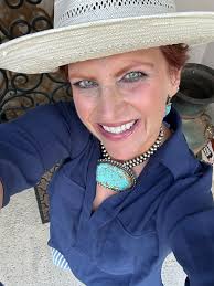 She gives me my Cinderella vibes. I'm in love 🩵