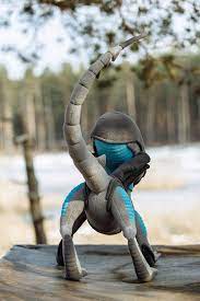 This Giant Xenomorph Plush Has Done Something Terrible Avion Juguete Juguetes Leyendas