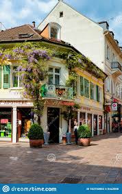 #visitbadenbaden #badenbaden #thegoodgoodlife #mybadenbaden #blackforest #visitblackforest #visitbawu #visitgermany #germanytourism. Alte Hof Apotheke Sulla Langestrasse A Baden Baden In Germania Fotografia Stock Editoriale Immagine Di Cobblestoned Background 163752853