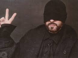 “覆面を外した”デムナ。バレンシアガ新章の舞台裏を語る | GQ JAPAN