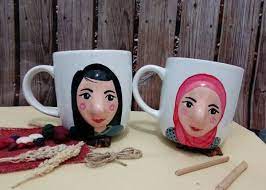 Kain bisa menjadi pilihan untuk dijadikan kado, biasanya batik, atau jenis kain lainnya yang sekiranya akan disukai gurumu. 15 Ide Hadiah Untuk Guru Agar Berkesan Parasayu Net