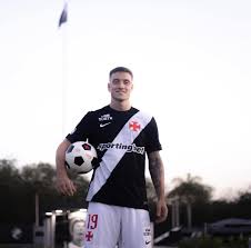 Bruno Duarte será titular do Vasco neste sábado contra o Fluminense, diz jornalista
