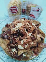 Masak hingga bumbu meresap ke dalam cumi dan ayamnya, kemudian tambahkan potongan tomat, dan tunggu hingga matang. Resep Krengsengan Tahu Python