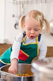 صور بنات عسكريات رمزيات بنات بالزي العسكري. Lovepik ØµÙˆØ±Ø© Jpg 501445681 Id ØµÙˆØ±Ø© ÙÙˆØªÙˆØºØ±Ø§ÙÙŠØ© Ø¨Ø­Ø« ØµÙˆØ± ÙØªØ§Ø© ØµØºÙŠØ±Ø© ØªØ·Ø¨Ø® ÙÙŠ Ø§Ù„Ù…Ø·Ø¨Ø®