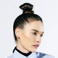 Topknot creates purposeful, collaborative spaces for you to gain the focus, perspective, and authentic connections you need to make the changes that matter. Tutorial How To Do The Kendall Jenner Topknot In 30 Seconds