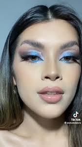 Larissa Doyle (larissadoyle)