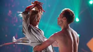 Kathrin menzinger rechnet mit joachim llambi ab. Welcher Fan Liebling Gewinnt Let S Dance Profi Challenge Promiflash De