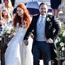Beide posteten schnappschüsse von der hochzeit. Christina Matthias Ginter So Sexy Ist Das Brautkleid Der Fussballergattin Gala De