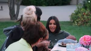 Sources told page six that kim is done with her husband kanye west and that they are in the process of getting a divorce. Momen Kim Kardashian West Perkenalkan Anak Ke 4 Ke Keluarga Besarnya
