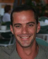 Does blues traveler member resemble another person?