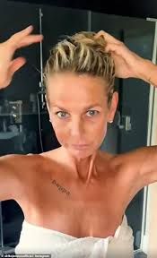 Ulrika jonsson shared a photo on instagram: Ulrika Jonsson Strips Down To Just A Towel As She Takes Fans Through Post Shower Haircare Routine Aktuelle Boulevard Nachrichten Und Fotogalerien Zu Stars Sternchen