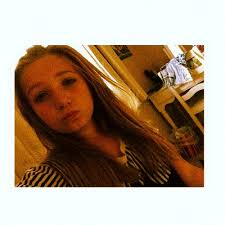 Ellie Fields (@EllieFieldzy)