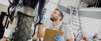 Denn neue autos müssen erst nach drei jahren zum tüv. Tuv Motorrad Hu Kosten Und Fristen Im Uberblick Allianz