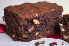 Part De Brownies Au Chocolat Aux Noisettes Et Aux Noix De Cajou Brownie Chocolat Gateau Chocolat Noix Brownie Noix